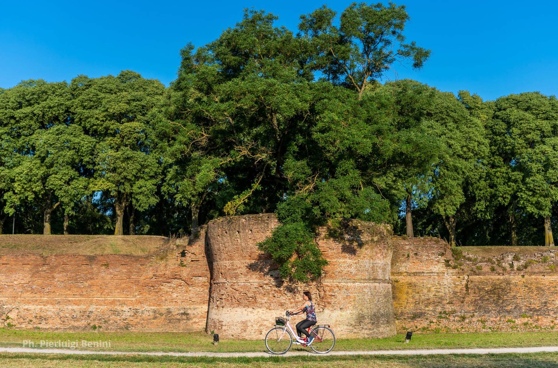 bike tour ferrara e le sue mura 02