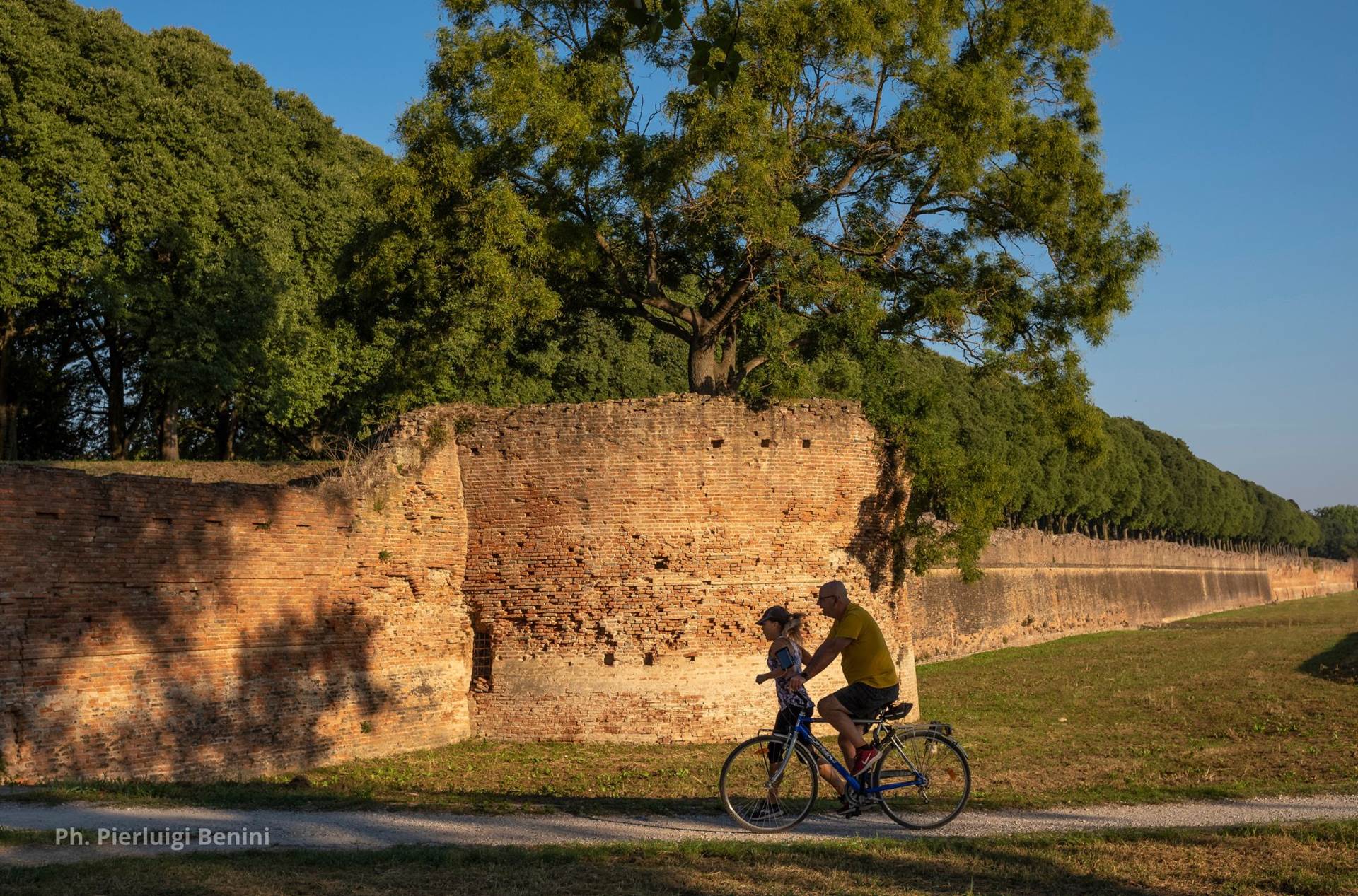 bike tour ferrara e le sue mura 03