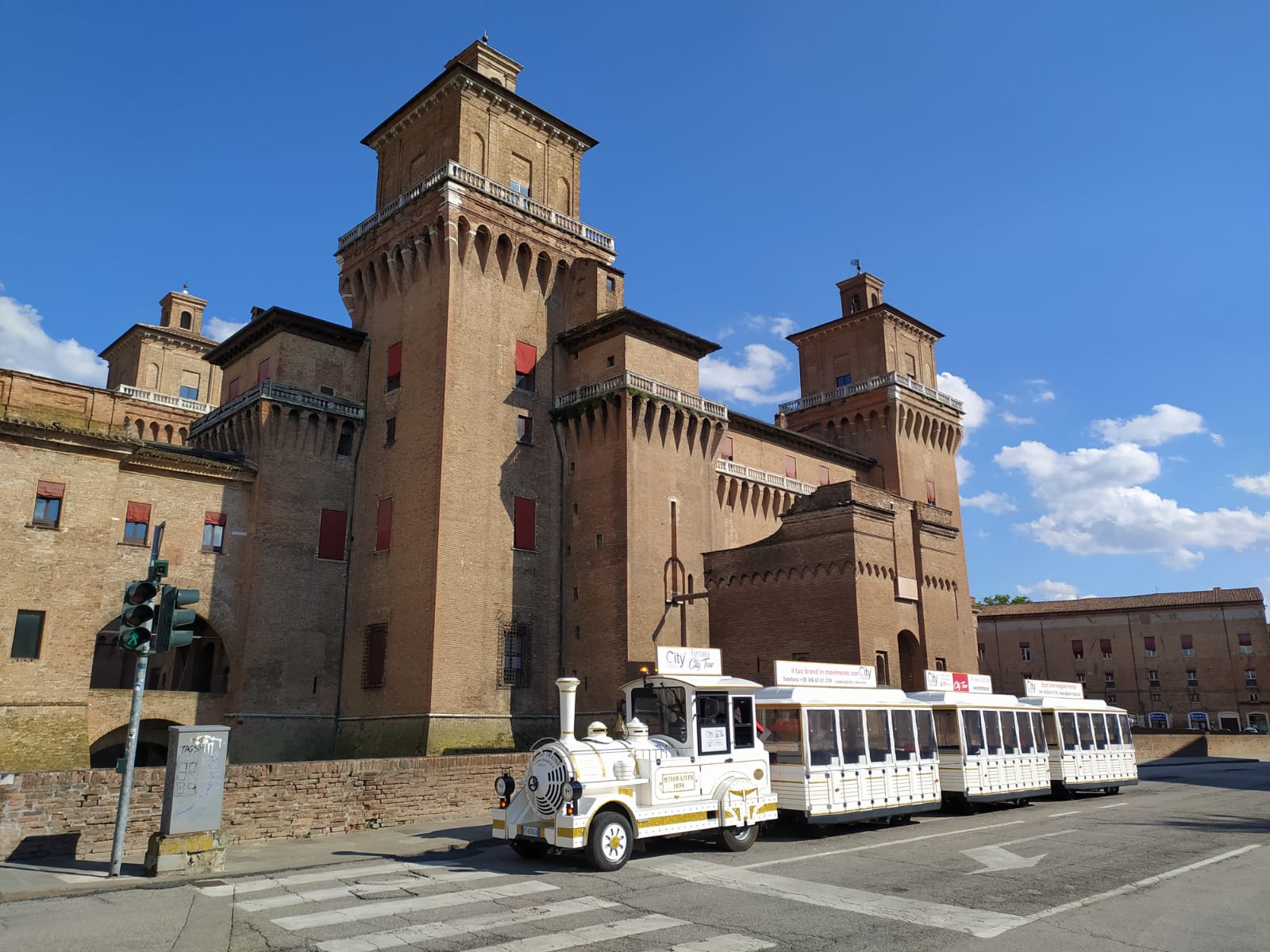 foto trenino ferrara city tour 2020 city red bus